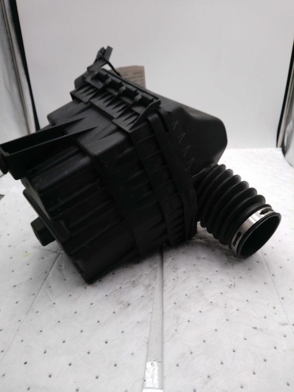 Used Air Cleaner Assembly fits: 2022 Chrysler Pacifica gasoline Grade B