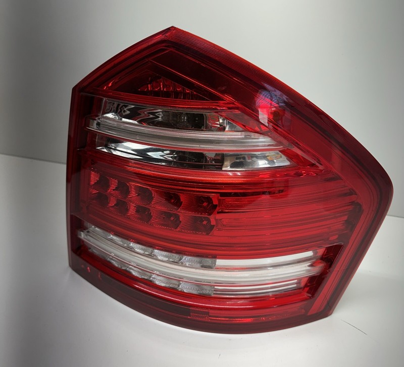 1648203664 | 2010-2012 Mercedes GL350 GL450 GL550 RH Passenger LED Tail Light OE