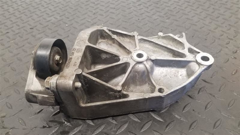 03-09 Hummer H2 A/C AC Air Compressor Mount Bracket OEM 12643257