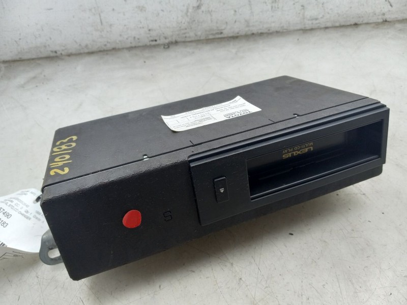 99 00 01 LEXUS RX300 AUDIO EQUIPMENT RADIO CD CHANGER