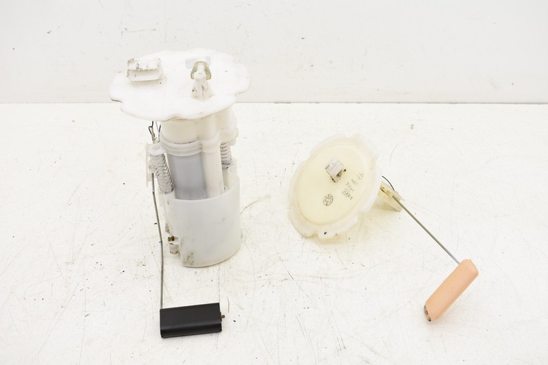 2006 Nissan 350z Fuel Pump Sending Unit Level Sensor Assembly Set OEM KW67