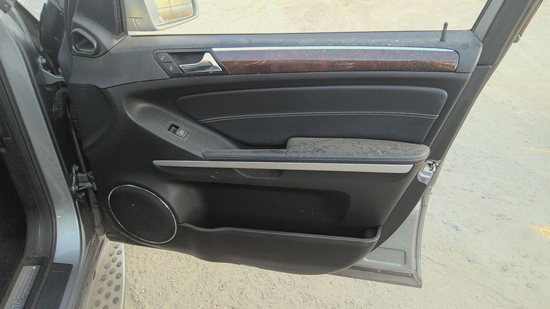 Front Door Trim Panel MERCEDES GL350 Right 12 11 10 09 08 07