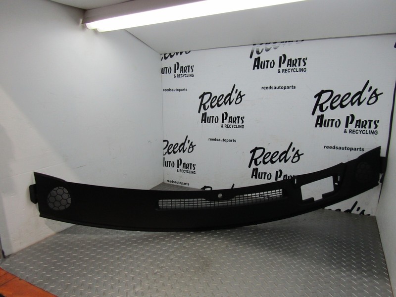 2015-2020 SUBURBAN DASHBOARD DEFROST VENT GRILL COVER PANEL TRIM 22883587 OEM