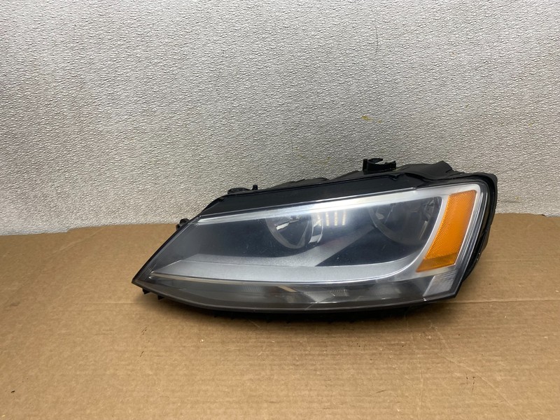 2011 to 2014 Volkswagen Jetta Left Driver LH Headlight Halogen Z1315 DW
