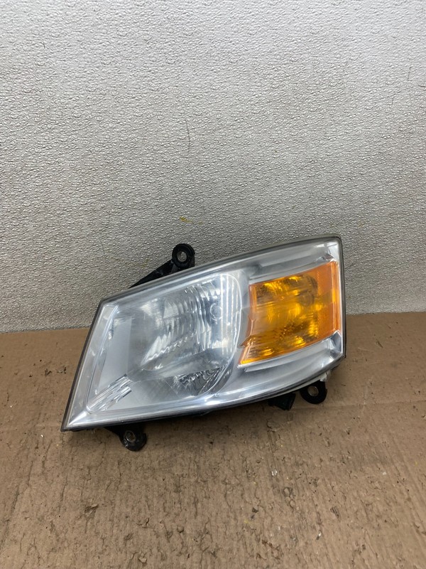 2008 to 2010 Dodge Caravan Left Driver Lh Halogen Headlight Y4684 DW