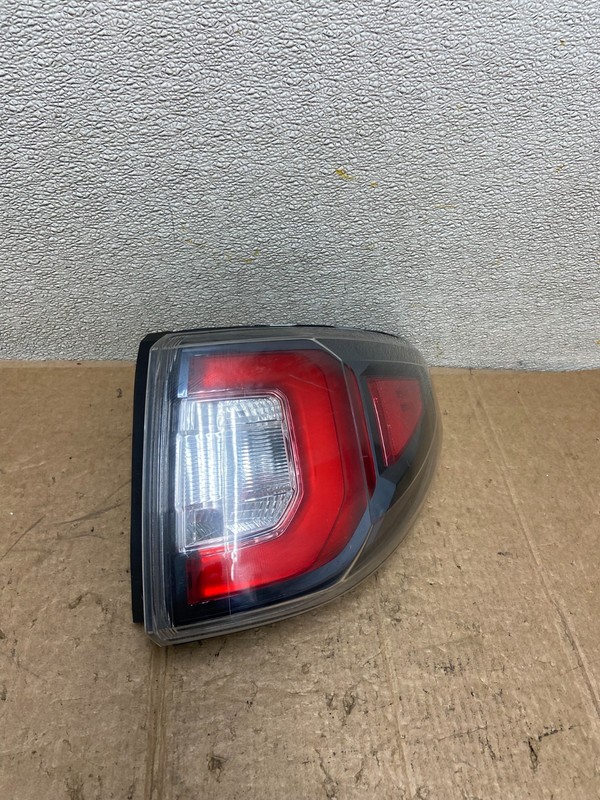 2013 to 2016 GMC Acadia Right Passenger RH Side Tail Light AA3558