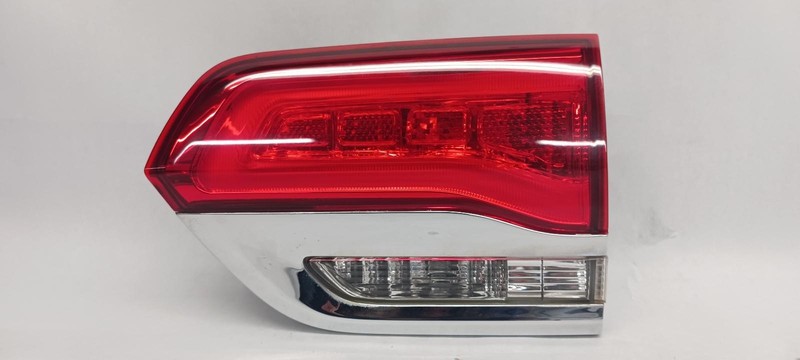 14-'21 JEEP GRAND CHEROKEE Right passenger inner Taillight chrome OEM Grade A!