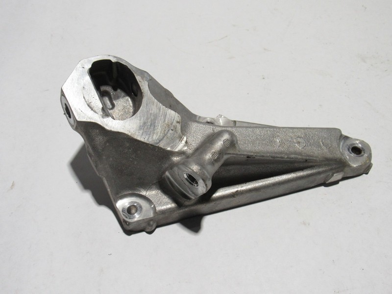 Mercedes S560 2020 W222 4.0L Right Engine Motor Mount Bracket 18-20 >