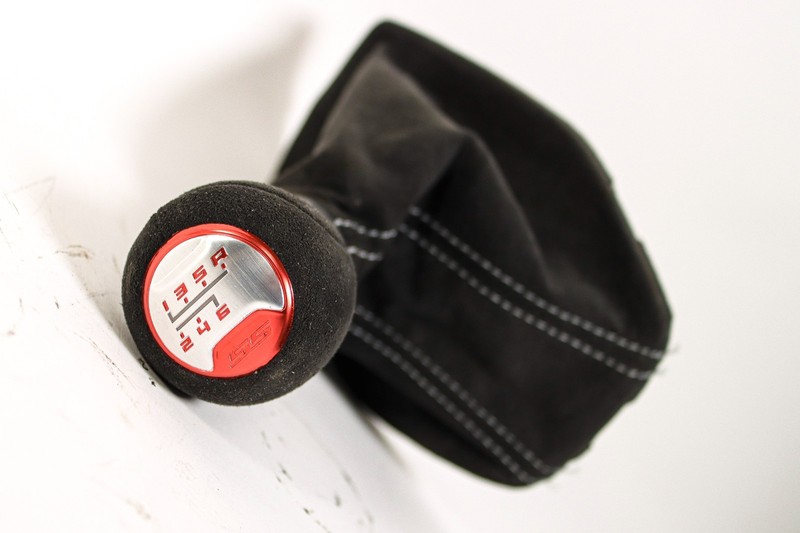2016-2024 Chevrolet Camaro SS 1LE M.T Shift Knob + Boot - 6.2L24287433 *USED*