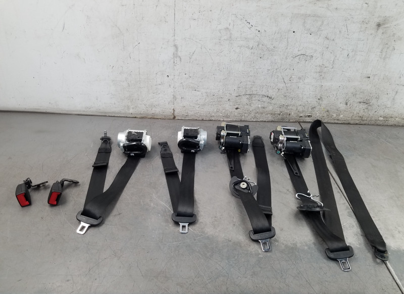 2018 Audi RS5 Quattro F5 Seat Belt Set - * #2200 VV3