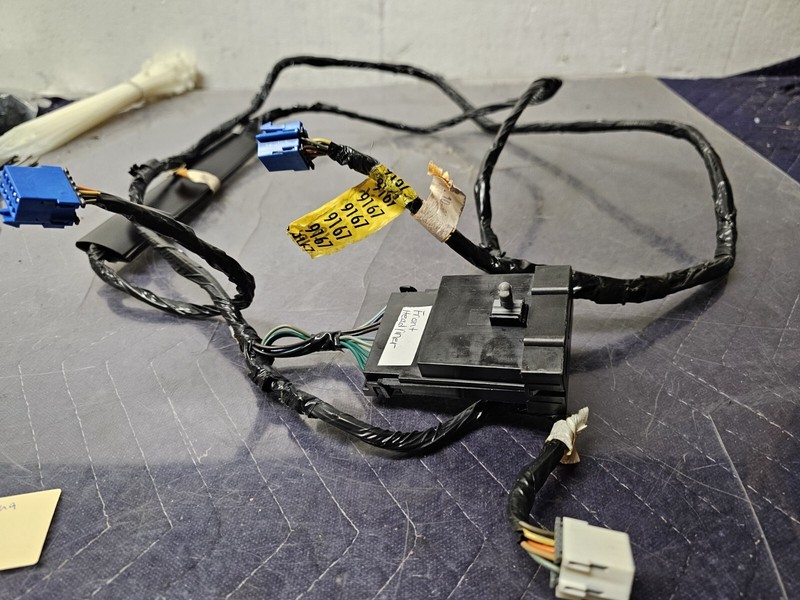 2002 Savana Headliner Harness