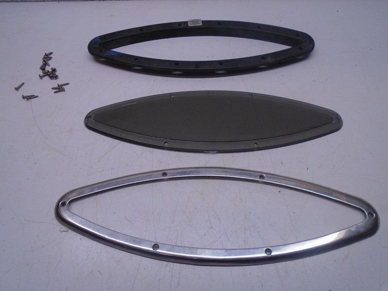 W61990's Bayliner Capri Boat Cuddy Cabin Port Window 15.5" Wide