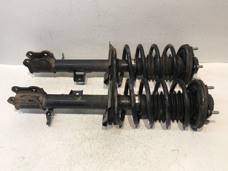 05-07 ESCAPE FRONT LEFT DRIVER RIGHT PASSENGER STRUT SHOCK SPRING ABSORBER PAIR