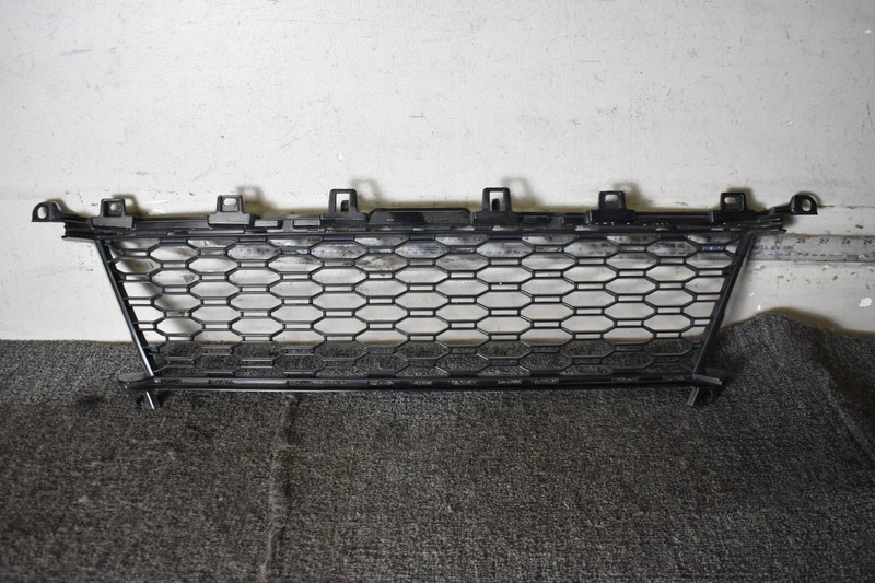 2019-2022 BMW 3 Series 330i M340i Front center bumper grille OEM 51118069367