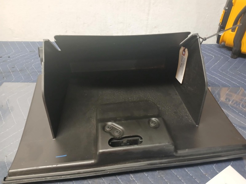 GLOVE BOX 12 13 14 15 16 17 JEEP COMPASS