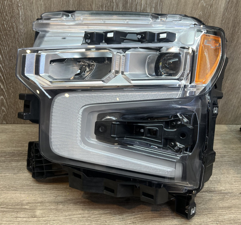 2022-2023 CHEVY SILVERADO LH HEADLIGHT ASSY OEM PART# 85856478