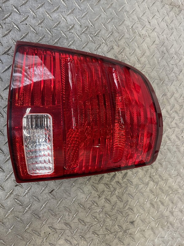 2002-2005 Ford Explorer Rear Driver Left Tail Light Tail Lamp Oem Tested