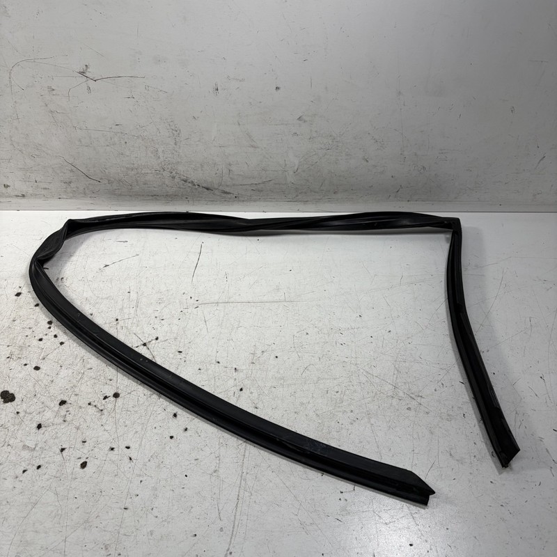 97-01 Honda Prelude Right Door Sub-Seal On Door 72325-S30-003 OEM