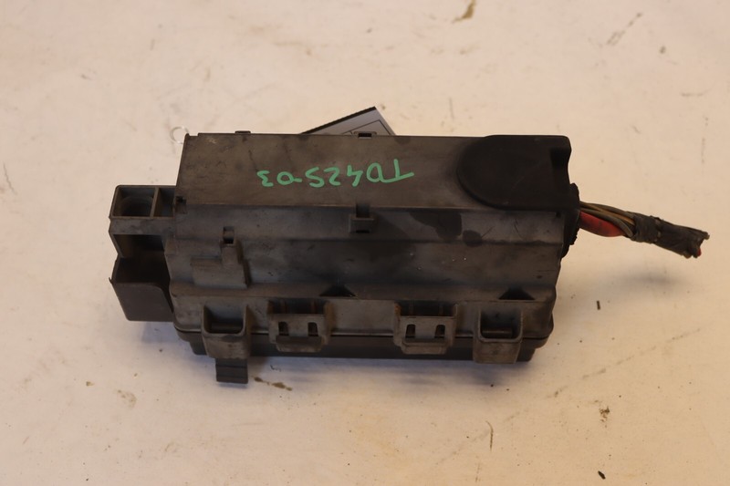 2008-2017 FREIGHTLINER CASCADIA 125 DETROIT DD15 ENGINE FUSE BOX BLOCK OEM