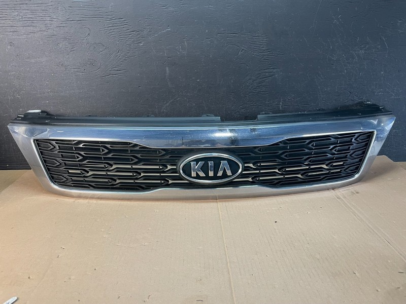 2011 2012 Kia Sedona Front Upper Grill Grille OEM AD8389 DG