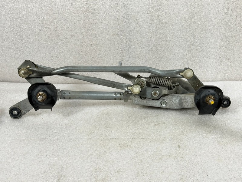2018-2022 Toyota CHR Windshield Wiper Transmission w/ Motor 85110-10440 #015