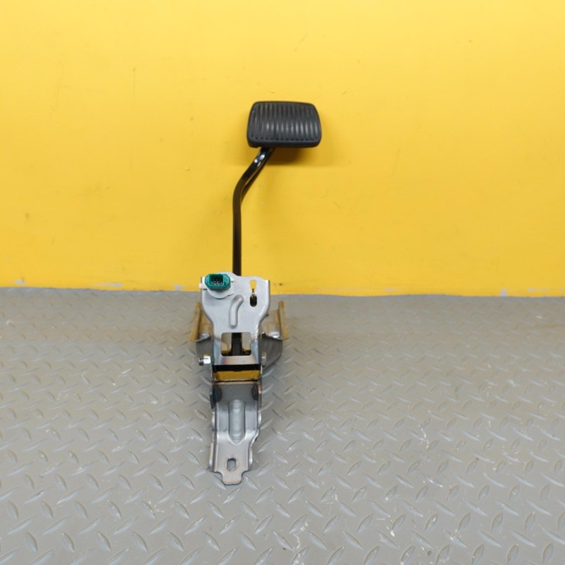 2020-2024 KIA TELLURIDE BRAKE STOP PEDAL W/ SUPPORT BRACKET OEM 32800S9100
