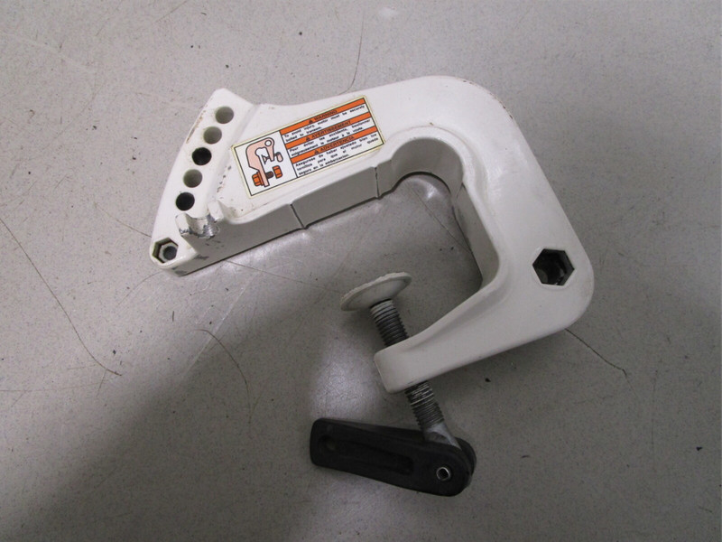 5033405 BRP JOHNSON STBD STERN CLAMP BRACKET 4-6 Hp 4 Stroke