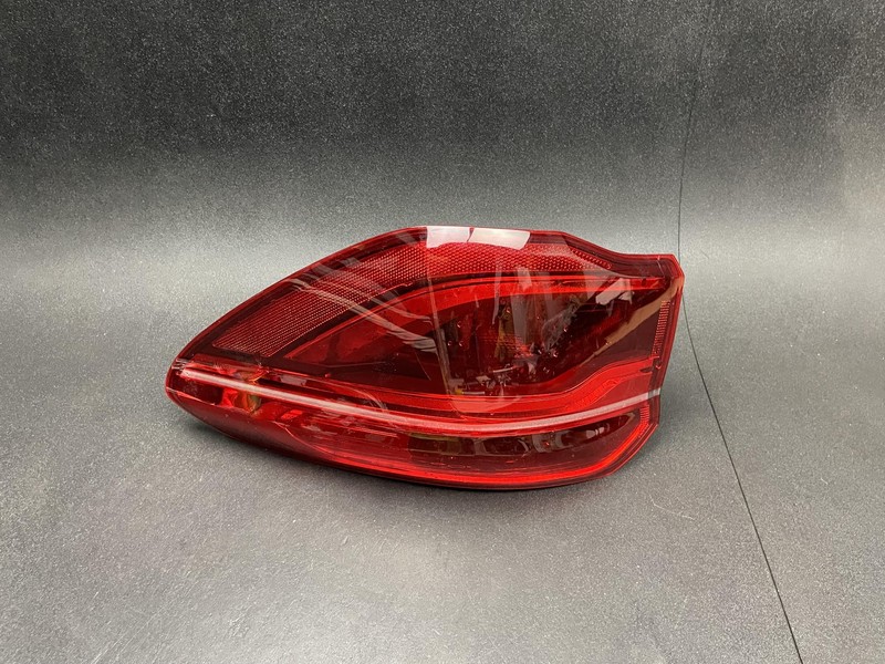 Rear Right Outer Tail Light Lamp 2018 BMW X1 63217488544 2016 2017 2019 - 2022