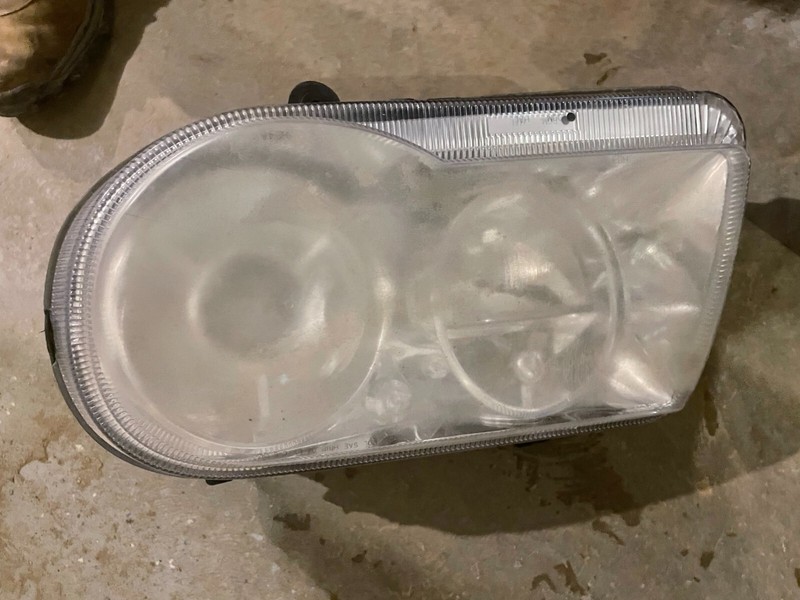 05-07 CHRYSLER 300 OEM HALOGEN HEADLIGHT ASSEMBLY LH - DRIVER SIDE W/ CURVED