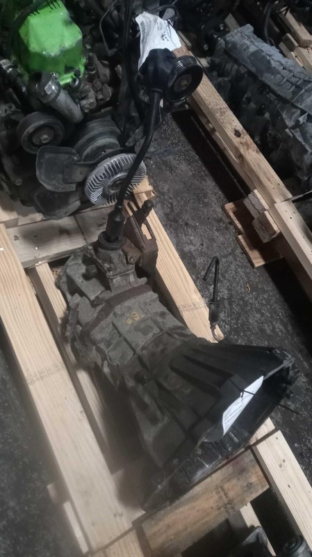 1993 Jeep Wrangler Manual Transmission Assembly 4WD OEM 53006176 140K Miles