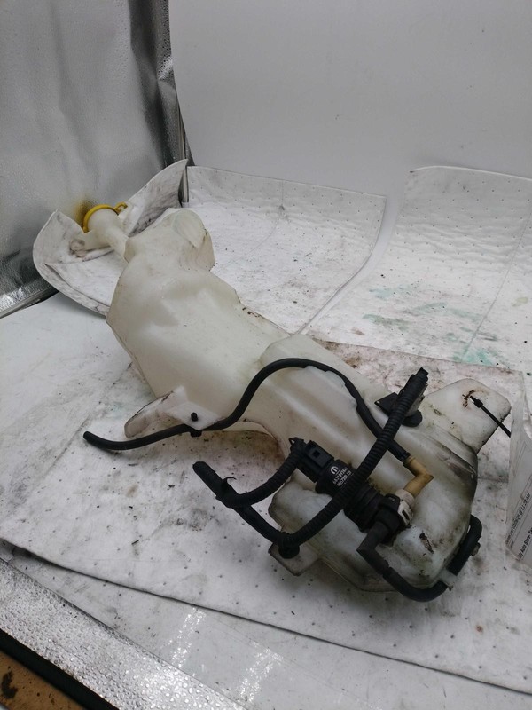 2018 Chrysler Pacifica Washer Fluid Reservoir OEM White 3.60L 67K Miles