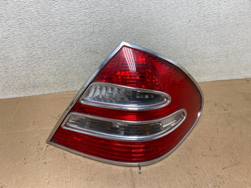 No Led 2003-2006 Mercedes E Class Sedan Right Passenger Side Tail Light R7745 DW