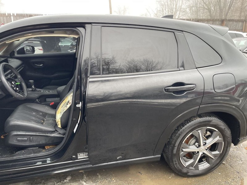 2023-24 HONDA HR-V LEFT ROCKER W/POST BLACK PC:NH731P 2.0L AT AWD 17K EX-L 61962