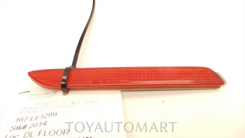 99 00 01 02 03 Lexus RX300 Right Rear Bumper Reflector
