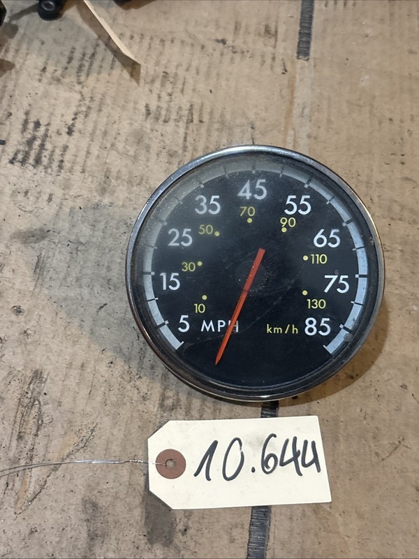 FREIGHTLINER Columbia 120 Speedometer P/N66 8270942-010