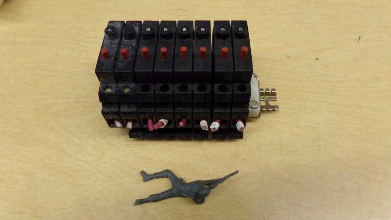 Allen Bradley 1492 15A Style GH Circuit Breakers On Bracket, Lot of 8