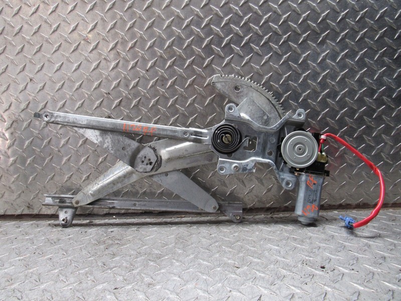 97-01 TOYOTA CAMRY RIGHT PASSENGER FRONT DOOR WINDOW REGULATOR ASSY 85710-AA020