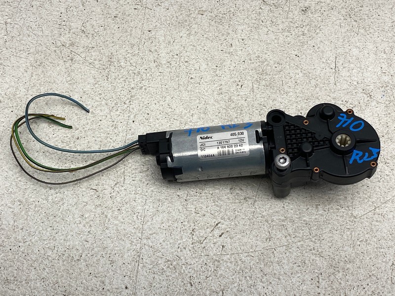 2010-2012 MERCEDES GL450 REAR LEFT 3RD ROW SEAT MOTOR OEM LOT710