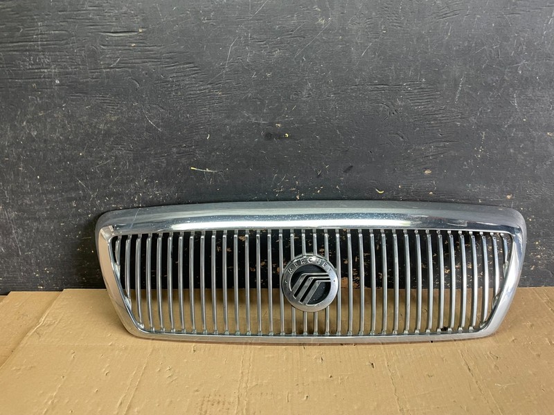 2003 to 2005 Mercury Grand Marquis Front Upper Grill Grille OEM aa8915 DG