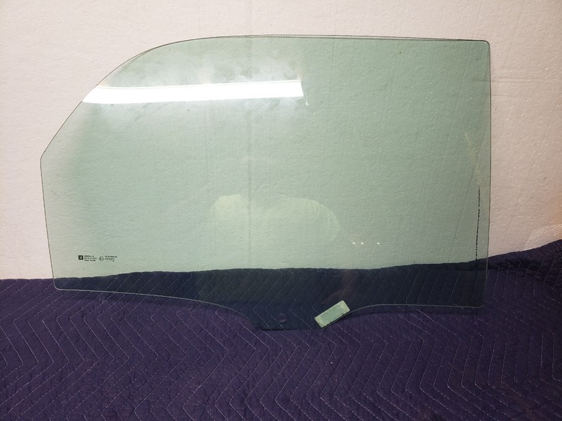 2005-2009 CHEVY EQUINOX REAR RIGHT DOOR WINDOW GLASS PRIVACY TINT OEM