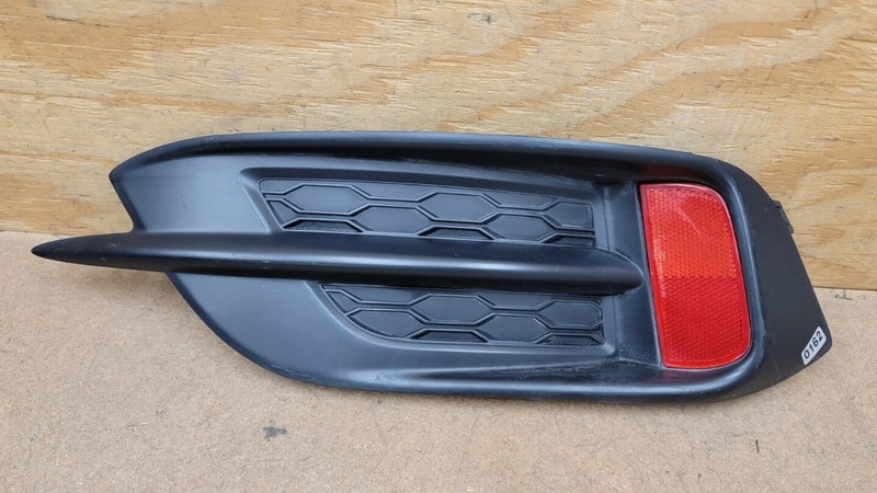 2016-2018 Honda Civic Rear BumperCover Garnish Grille Reflector Right RH OEM*