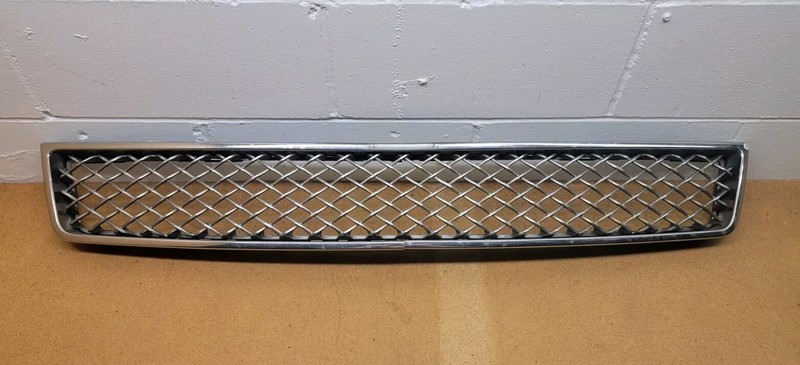 2007 2008 2009 2010 2011 - 2014 Chevrolet Tahoe Suburban Front Lower Grille OEM
