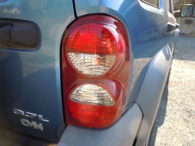 2005-2007 Jeep Liberty Tail Light Lamp Passenger Right W/O Guard