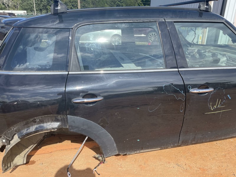 2011-2016 MINI COOPER CONTRYMAN REAR RH RIGHT PASSENGER DOOR HAS SCRATCHES