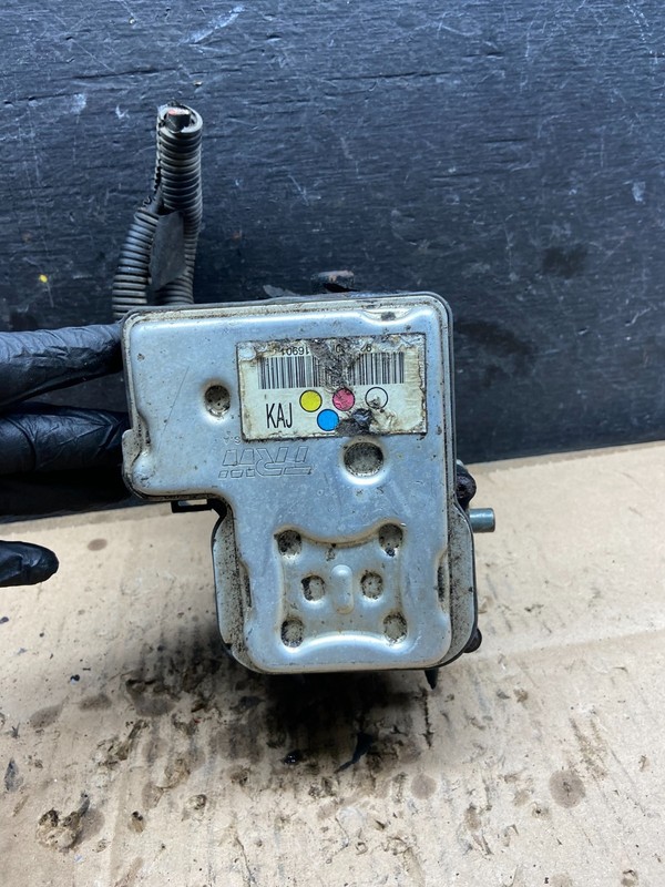 2004-2006 Chevrolet Express ABS Pump Control OEM 13567115 Module Q6123 DG