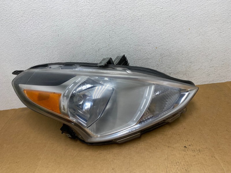 2015 to 2019 Nissan Versa Headlight Right Passenger RH Side TYC AE2986 DW