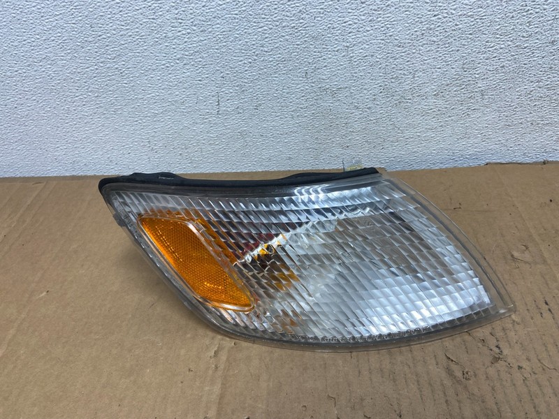 1997 to 1999 Lexus ES300 Right Passenger RH Side Turn Signal OEM AD0938 DW