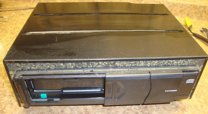 2002 BMW K1200 LT K1200LT K 1200 ABS 6 Disk CD Changer Stereo Player 02