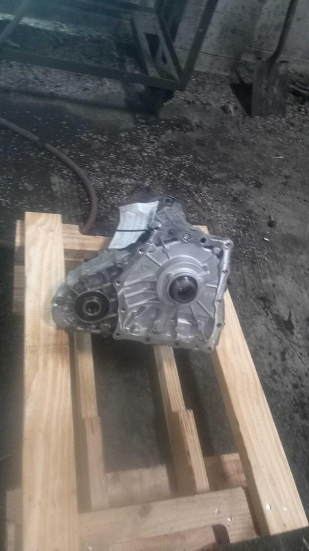 2012 INFINITI M37 Transfer Case Assembly 4WD OEM 121K Miles - Silver