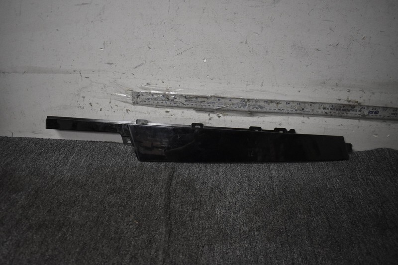 2017-2021 LAND ROVER DISCOVERY PILLAR LEFT SIDE FACTORY OEM